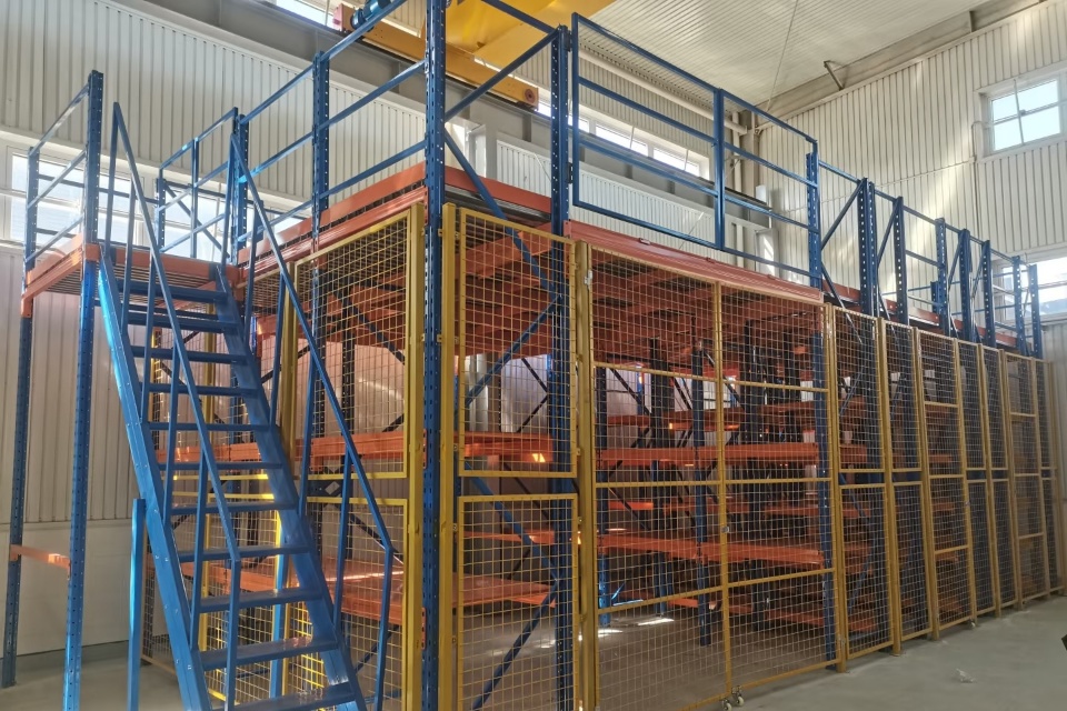 集成式仓库货架阁楼