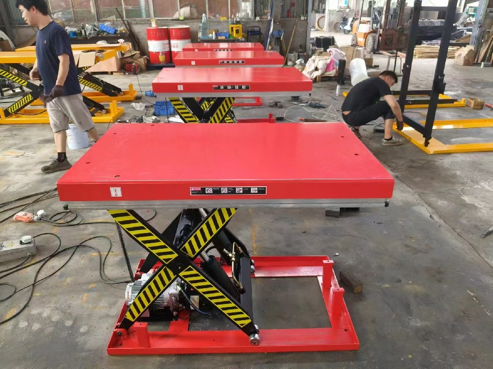 剪叉式升降货梯